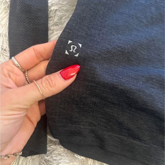 Men's Lululemon Long Sleeve Shirt - Picture 4 of 5